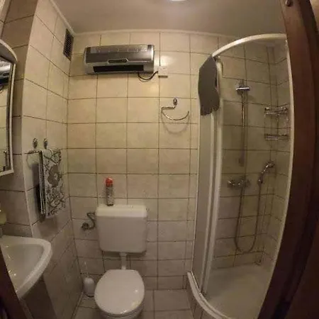 Apartma Dessa דירה